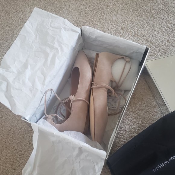 *New in Box* Lace up ballet flats - Picture 9 of 10